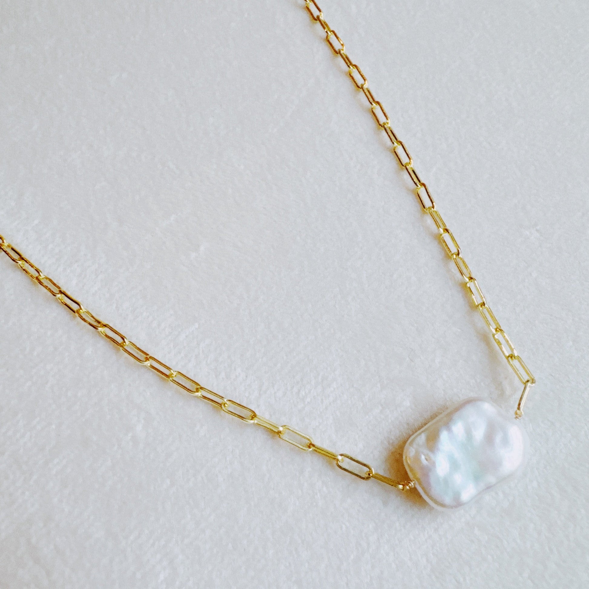 Hannah Baroque Pearl Chain Necklace - Demuura